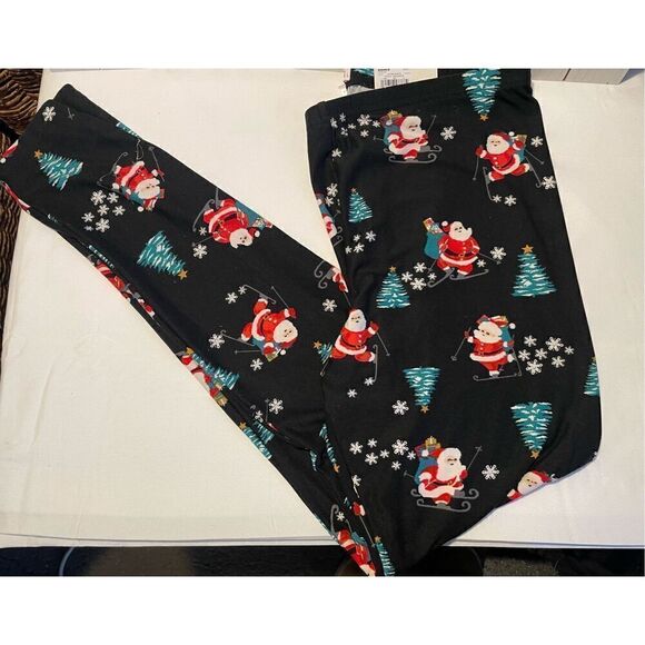 So Mid Rise Comfy Christmas Leggings Santa Skiing Size Large-NWT - Picture 11 of 11